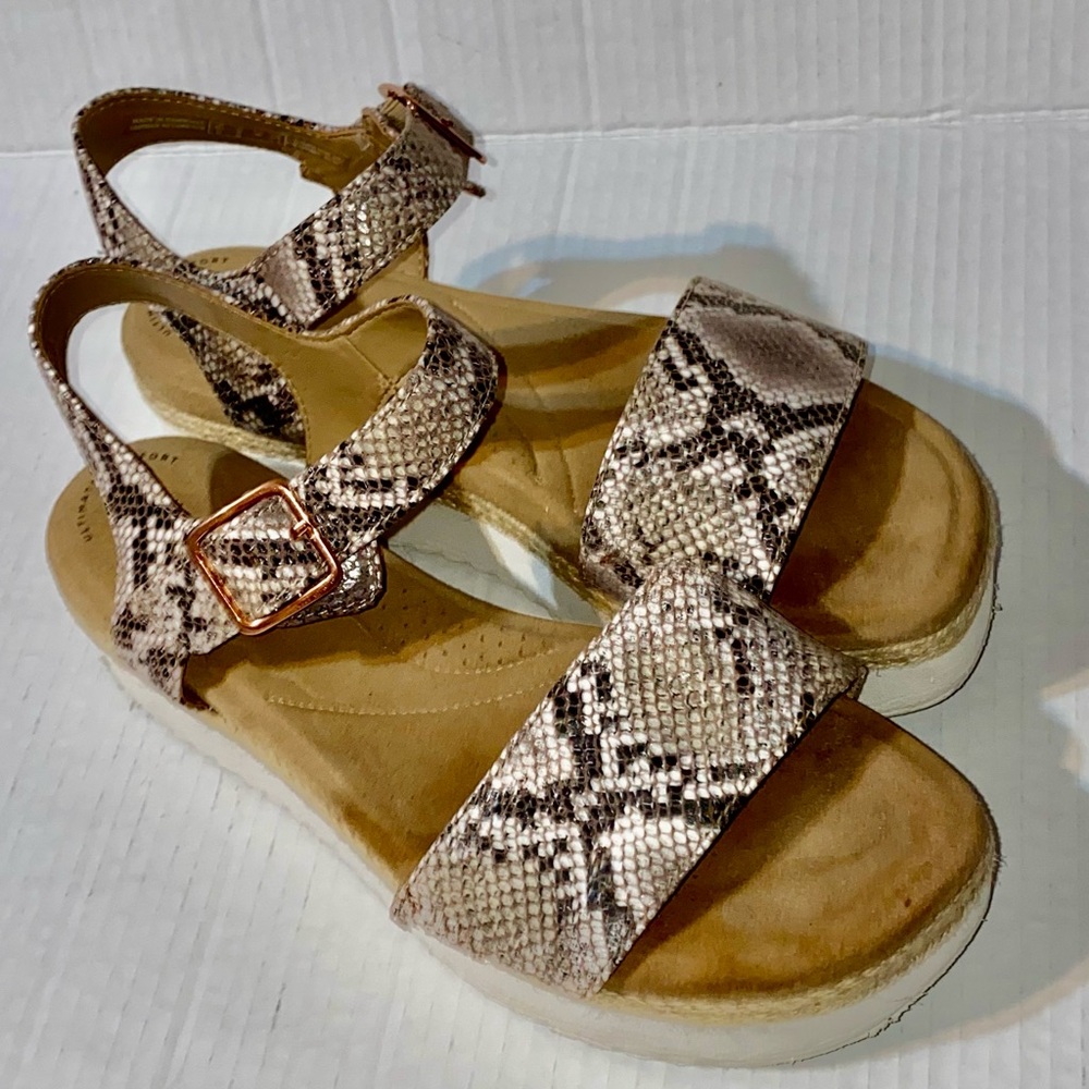 Clark’s Snakeskin Print Sandals Size 9